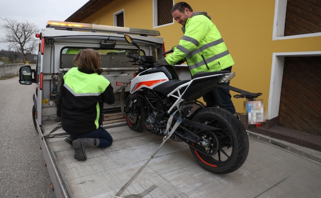 Kreuzungsunfall zwischen Motorrad und PKW in Micheldorf Obersterreich