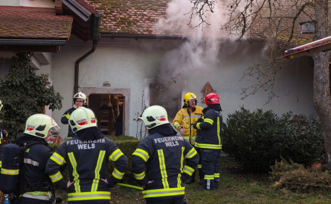 Brand im Heizraum eines Wohnhauses in Wels-Puchberg sorgte fr greren Einsatz der Feuerwehr