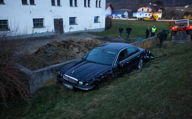 Kreuzungskollision zwischen zwei PKW in Pischelsdorf am Engelbach