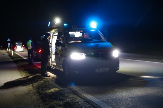 Auto bei Ptting von Strae abgekommen und in angrenzendem Feld gelandet