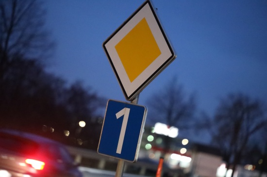 "Dringend auf die Toilette": Probefhrerscheinbesitzer raste mit 162 km/h durch Marchtrenk