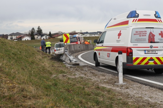 Unfall eines Kleinbusses auf Autobahnabfahrt bei Eberstalzell endet glimpflich