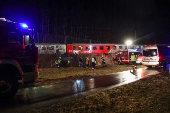 35 Fahrgste bei St. Pankraz durch Feuerwehr aus Nahverkehrszug evakuiert