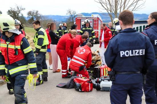 Einsatzkrfte bei Personenrettung aus Hackschnitzelbunker in Pregarten im Einsatz