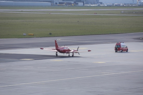 Sicherheitslandung am Flughafen in Hrsching nach technischem Problem bei Kleinflugzeug