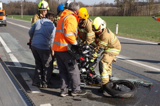 Motorradlenker (58) bei Kollision mit PKW auf Rieder Strae in Haag am Hausruck tdlich verletzt