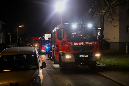 Nchtlicher Kchenbrand in Linz-Bulgariplatz sorgte fr greren Einsatz der Berufsfeuerwehr