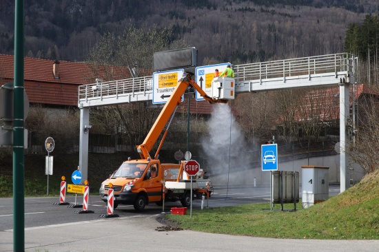 Frühjahrsputz: Tunnelreinigung im Geisswandtunnel auf der Salzkammergutstraße bei Traunkirchen