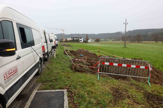 Hauptleitung eines Telekomunternehmens bei Baggerarbeiten in Pischelsdorf am Engelbach beschädigt