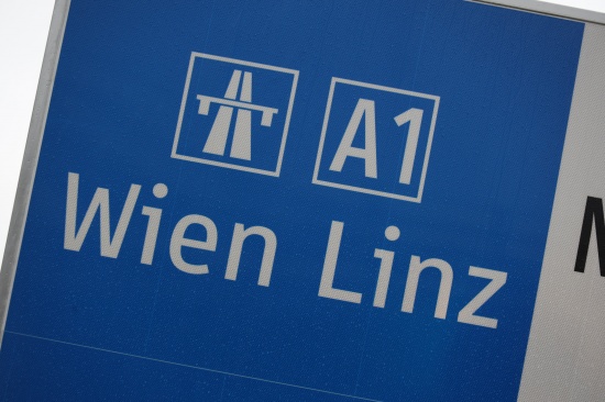 Raser berholte auf Westautobahn bei Allhaming mit Tempo 230 eine Zivilstreife der Polizei
