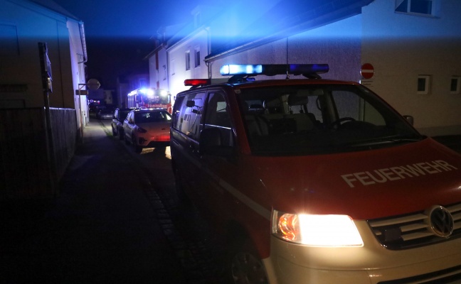 Einsatzkrfte nach gemeldetem Gasgeruch in einem Haus in Wels-Lichtenegg im Einsatz