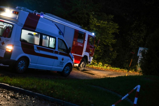 Fahrzeug bei Verkehrsunfall in Krenglbach gegen Gartenzaun gekracht