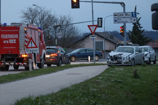 Heftiger Kreuzungscrash auf Wiener Strae in Marchtrenk