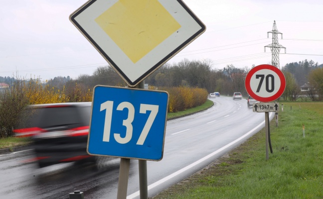 160 statt 70 km/h: Autolenker in Wels-Puchberg durch Zivilstreife der Polizei angehalten