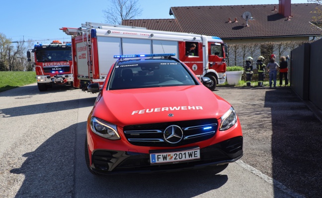 Brandverdacht in Wels-Puchberg durch kleines Osterfeuer in einem Garten