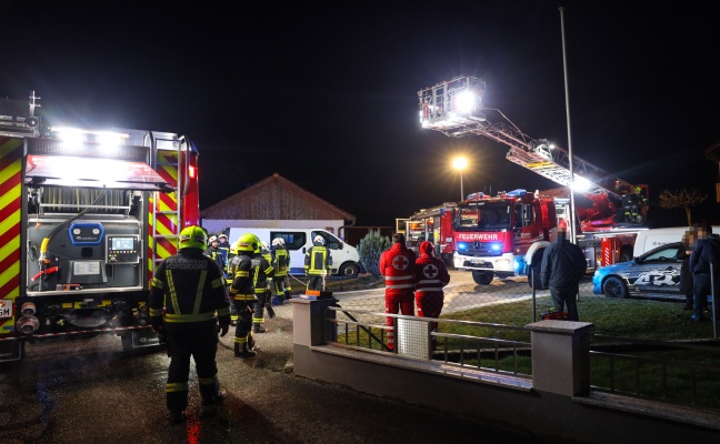 Drei Feuerwehren bei Kchenbrand in einem Mehrparteienwohnhaus in Kirchham im Einsatz