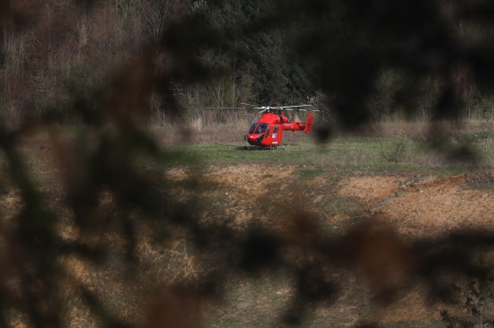 Verletzte Person mittels Taubergung aus Traun zwischen Roitham am Traunfall und Rstorf gerettet