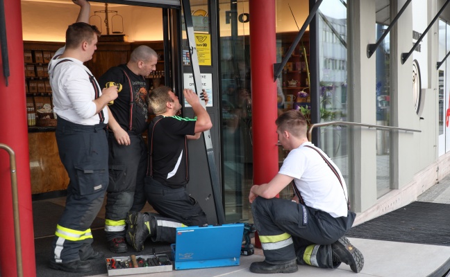 Feuerwehr nach Einbruch in Apotheke in Wels-Neustadt im Einsatz