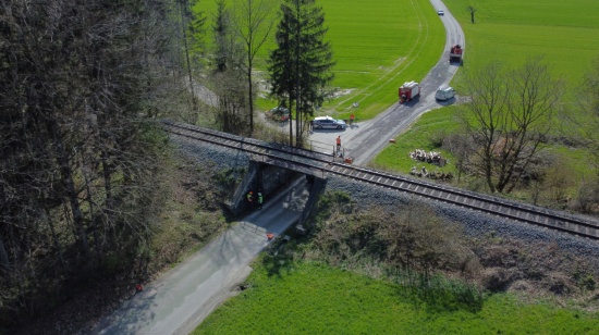 Beschdigte Eisenbahnbrcke: Streckenunterbrechung der Almtalbahn bei Pettenbach wieder aufgehoben