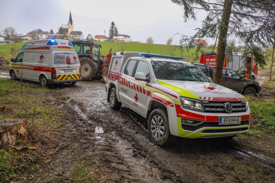 Personenrettung nach schwerem Forstunfall in einem Waldstck in Stroheim