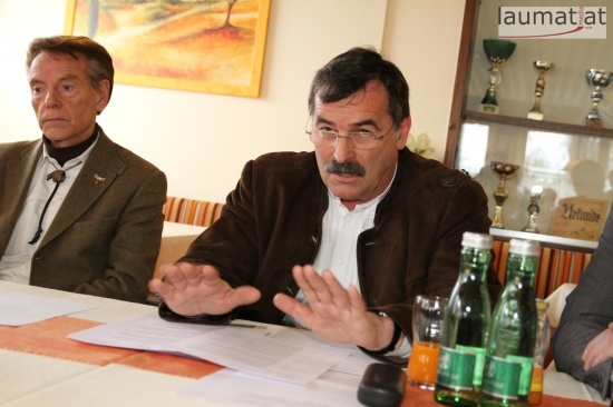 Ing. Josef Ecker, Prsident des Fliegervereins "Weie Mwe Wels"