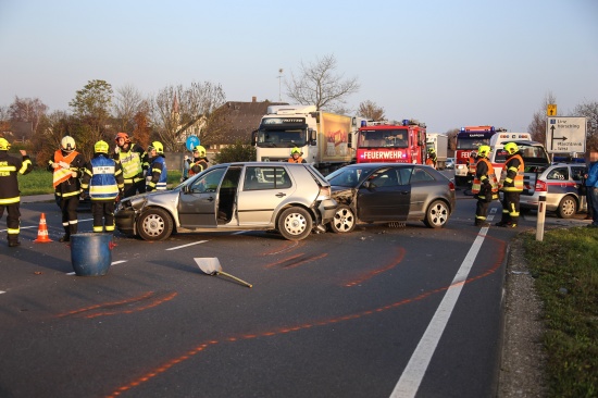 Verkehrsunfall mit mehreren Fahrzeugen im Abendverkehr in Marchtrenk