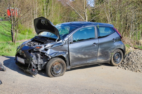 PKW bei Verkehrsunfall in Vorderweienbach von der Strae abgekommen