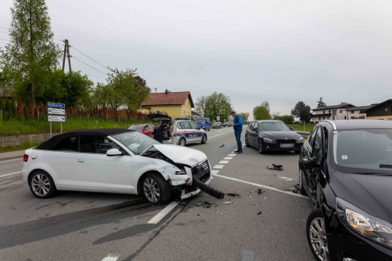 Kreuzungsunfall auf Lamprechtshausener Strae bei Braunau am Inn fordert eine verletzte Person