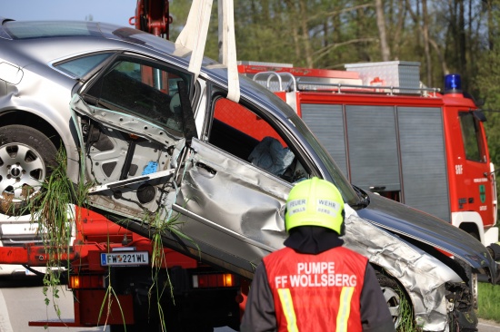 PKW nach Kollision mit Traktor bei Sattledt in Bschung gelandet