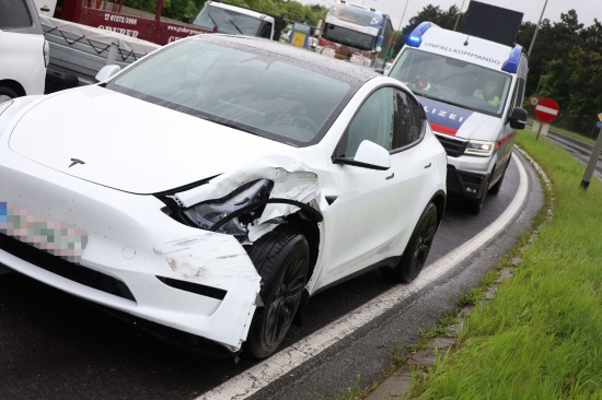 Verkehrsunfall zwischen Klein-LKW und PKW in Wels-Neustadt endet glimpflich