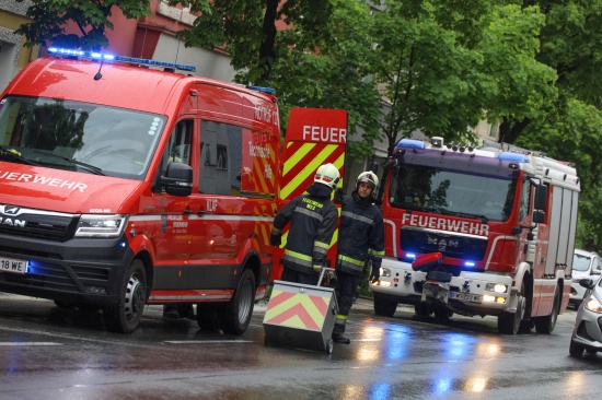 Intensive lspur in Wels-Innenstadt fhrte zu Einsatz der Feuerwehr sowie einer Kehrmaschine