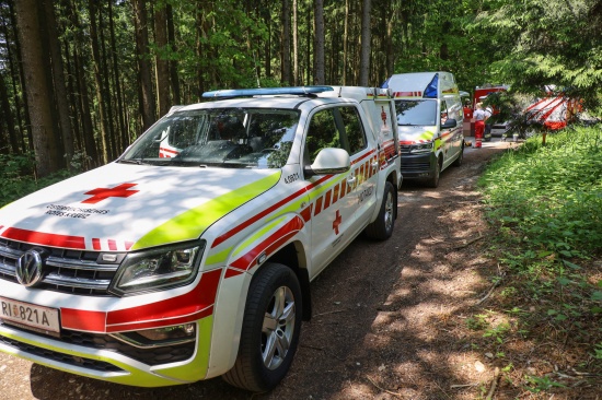 Personenrettung: Verletzten Radfahrer aus Waldstck am Hausruck gerettet