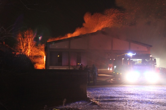 Großbrand einer KFZ-Werkstätte im Welser Stadtteil Pernau