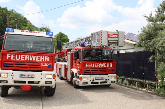 Brand im Bereich einer Photovoltaikanlage nach lnger vorhergegangenen Blitzschlag in Grieskirchen