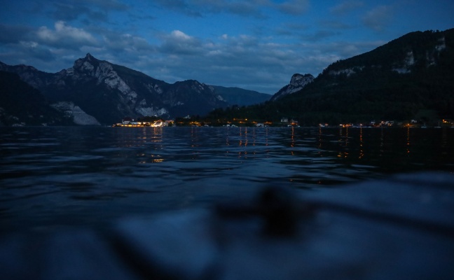 Kanu im Traunsee gekentert: Wasserrettung und Feuerwehr zu Personenrettung bei Traunkirchen alarmiert