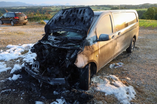 Brand eines Kleintransporters in Kremsmnster sorgte fr Einsatz zweier Feuerwehren