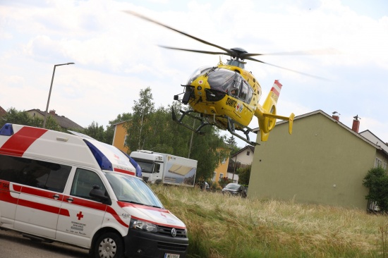Notarzthubschrauber nach medizinischem Notfall in Wels-Pernau im Einsatz