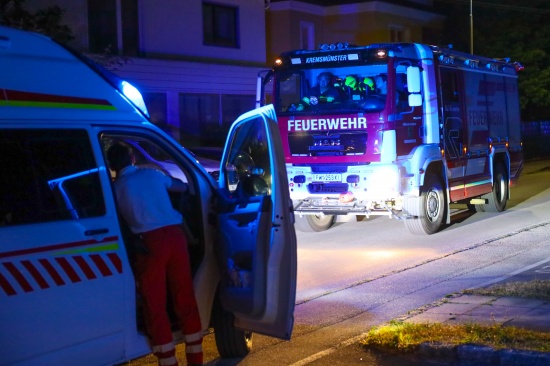 Personenrettung in Kremsmnster: Mann steckte mit Kopf in einem Gelnder fest