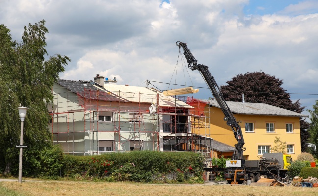 Arbeiter auf Baustelle in St. Florian nach internem Notfall vom Dach gerettet