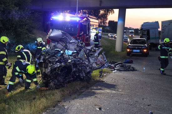 Tdlicher Frontalcrash zwischen PKW und LKW auf Rieder Strae bei Tumeltsham