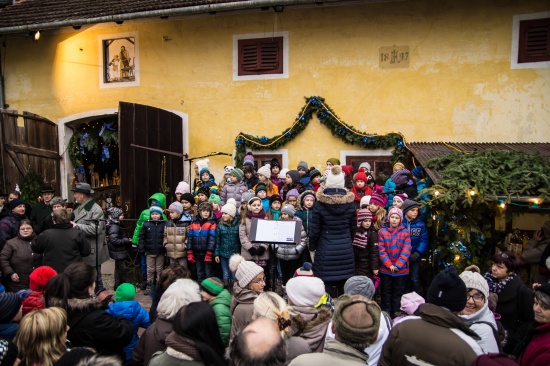 Landeshauptmann Phringer erffnete Adventmarkt Schleiheim