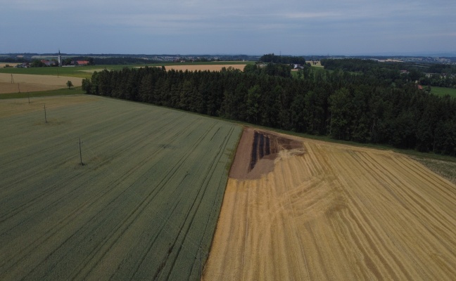 Eck eine Feldes brannte: Fnf Feuerwehren zu Brand nach Rohr im Kremstal alarmiert