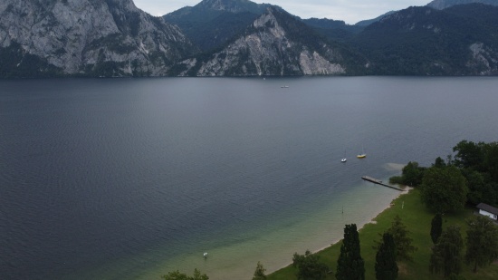Einsatzkr�fte zu Personenrettung aus dem Traunsee bei Traunkirchen alarmiert