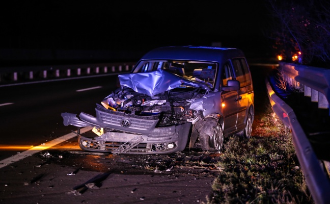 Verkehrsunfall auf der Welser Autobahn in Weikirchen an der Traun fordert zwei Verletzte