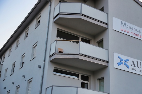 Streit endet fatal: Zwei Tote nach Sturz vom Balkon einer Unterkunft in Linz-Kaplanhof