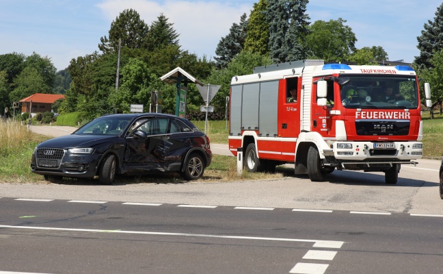 Menschenrettung nach schwerem Kreuzungscrash auf Innviertler Straße bei Taufkirchen an der Trattnach