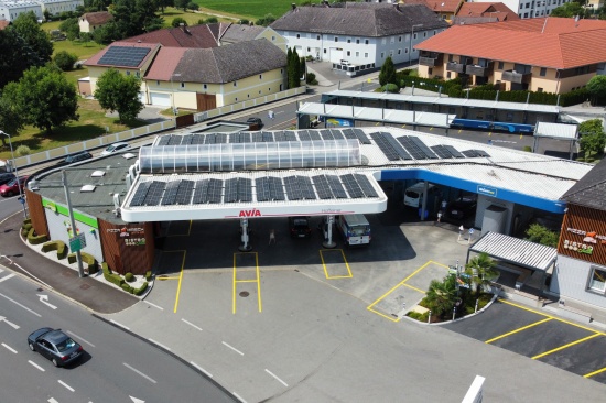 Raubberfall: Kassier einer Tankstelle in Linz-St. Magdalena mit Messer bedroht