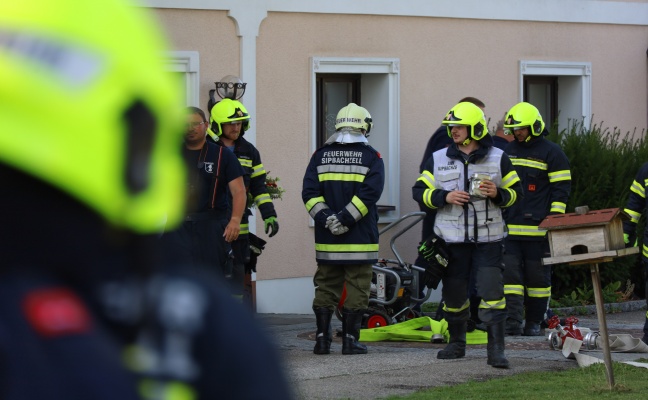 Brand eines Wechselrichters auf einem Bauernhof in Sipbachzell sorgte fr Einsatz dreier Feuerwehren