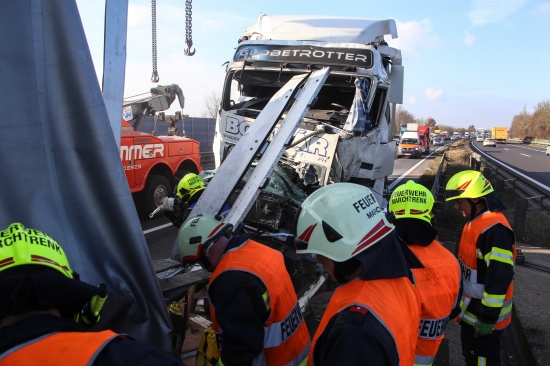 Schwerer LKW-Unfall auf der Welser Autobahn sorgt fr umfangreichen Einsatz