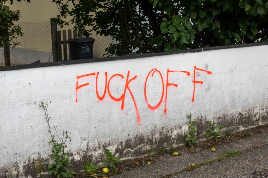 Sachbeschädigungen durch Graffiti in Helpfau-Uttendorf
